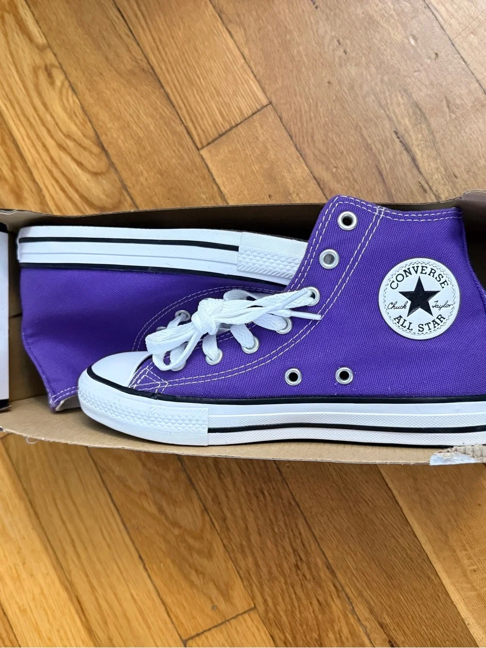 Converse CTAS Purple Sneaker Unisex Kids Canvas High Top Size 2 337833F
